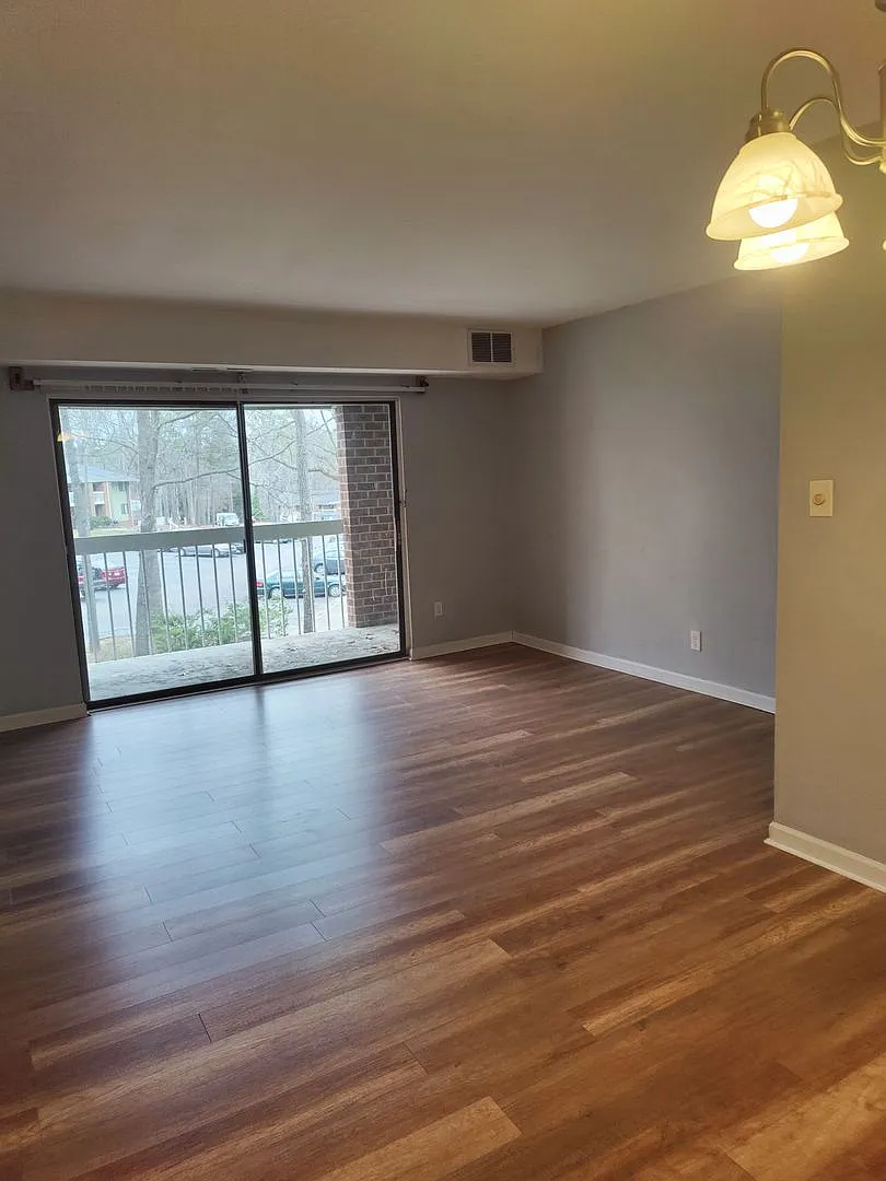 Three bedroom, 2 bath condo in Raleigh-$250 off first month! — Photo 3