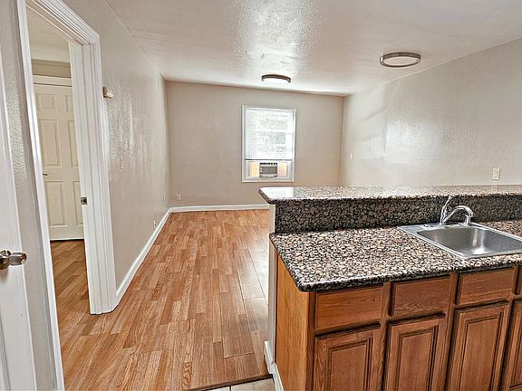 5th image of 415-441 W 10th St #1B-1Ba-480Sqft