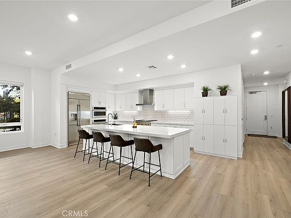 2nd image of 3101 Rivington