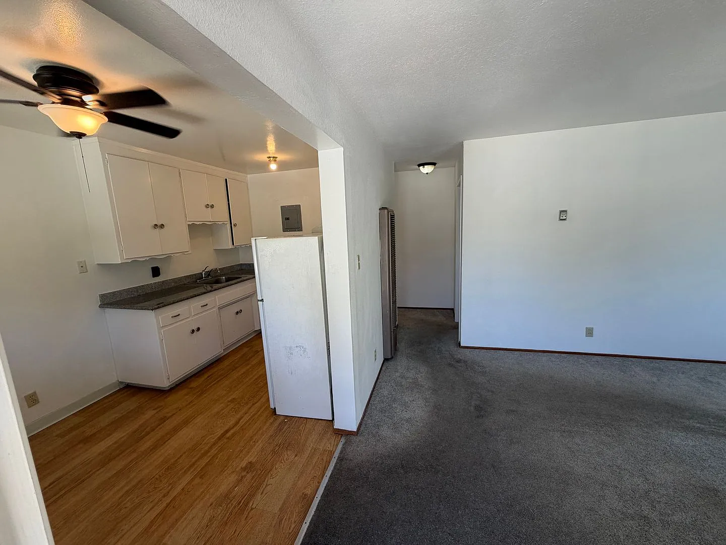 2550 27th Street - Apts — Photo 4