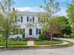 35 Greylock Ave, Cranston, RI 02910