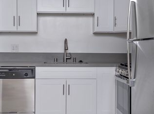 $500 Look and lease Special at Capri Burbank, Burbank, CA 91501