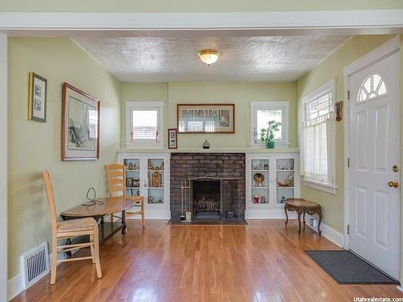 2nd image of 541 E Redondo Ave