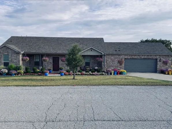 5600 Thoms Ct, Benbrook, TX 76126