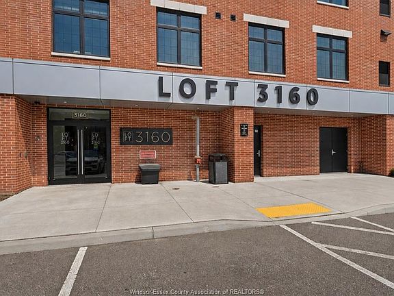 2nd image of 3160 Meadowbrook Ln #207