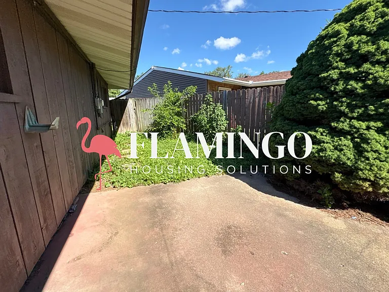 305 E Whittier Ave — Photo 15
