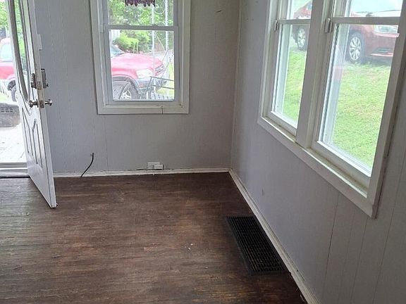 4th image of 617 S Roan St