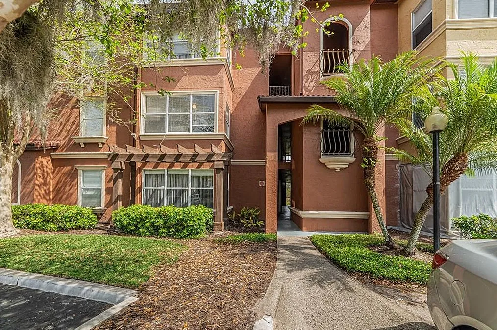 2 bed, 988 sqft, $1,750 — Photo 1