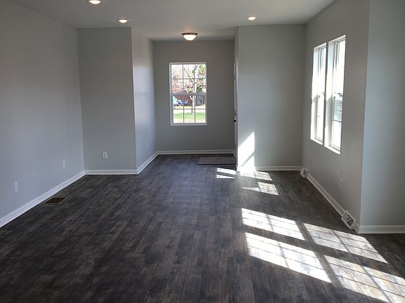 5th image of 690 E Penning Ave