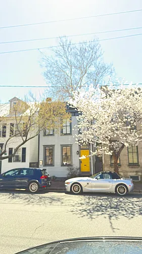 914 Queen St Photo 1