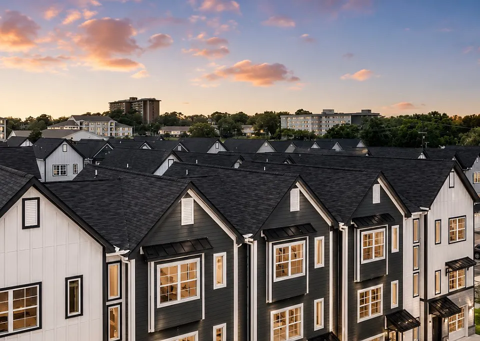 700 N Dupont Ave #211