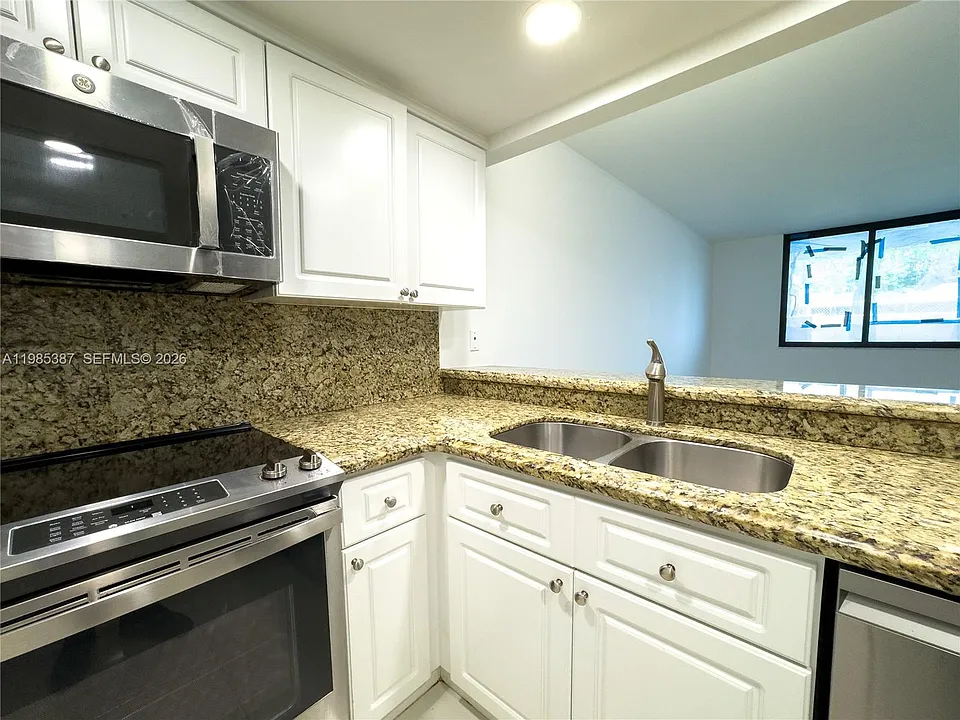 540 Brickell Key Dr #416