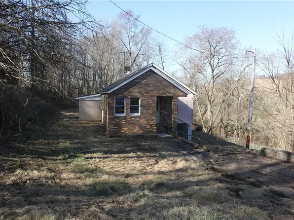 105 Laurel Rd W, Daisytown, PA 15427