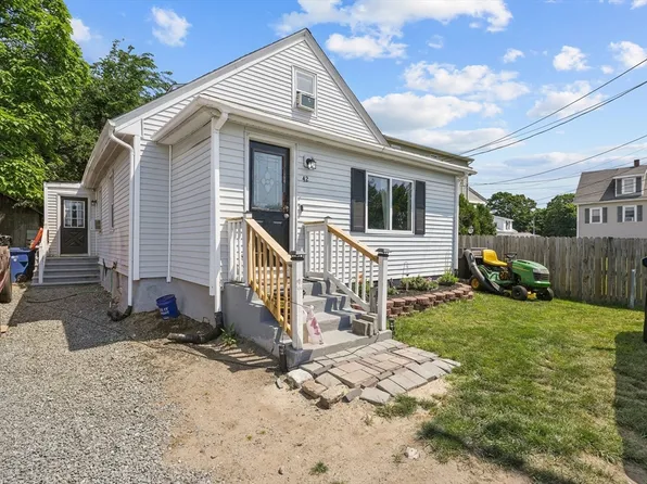 42 Taunton Ave, Seekonk, MA 02771