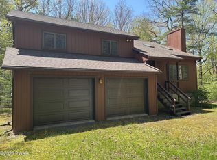 116 Beach Ln, Dingmans Ferry, PA 18328