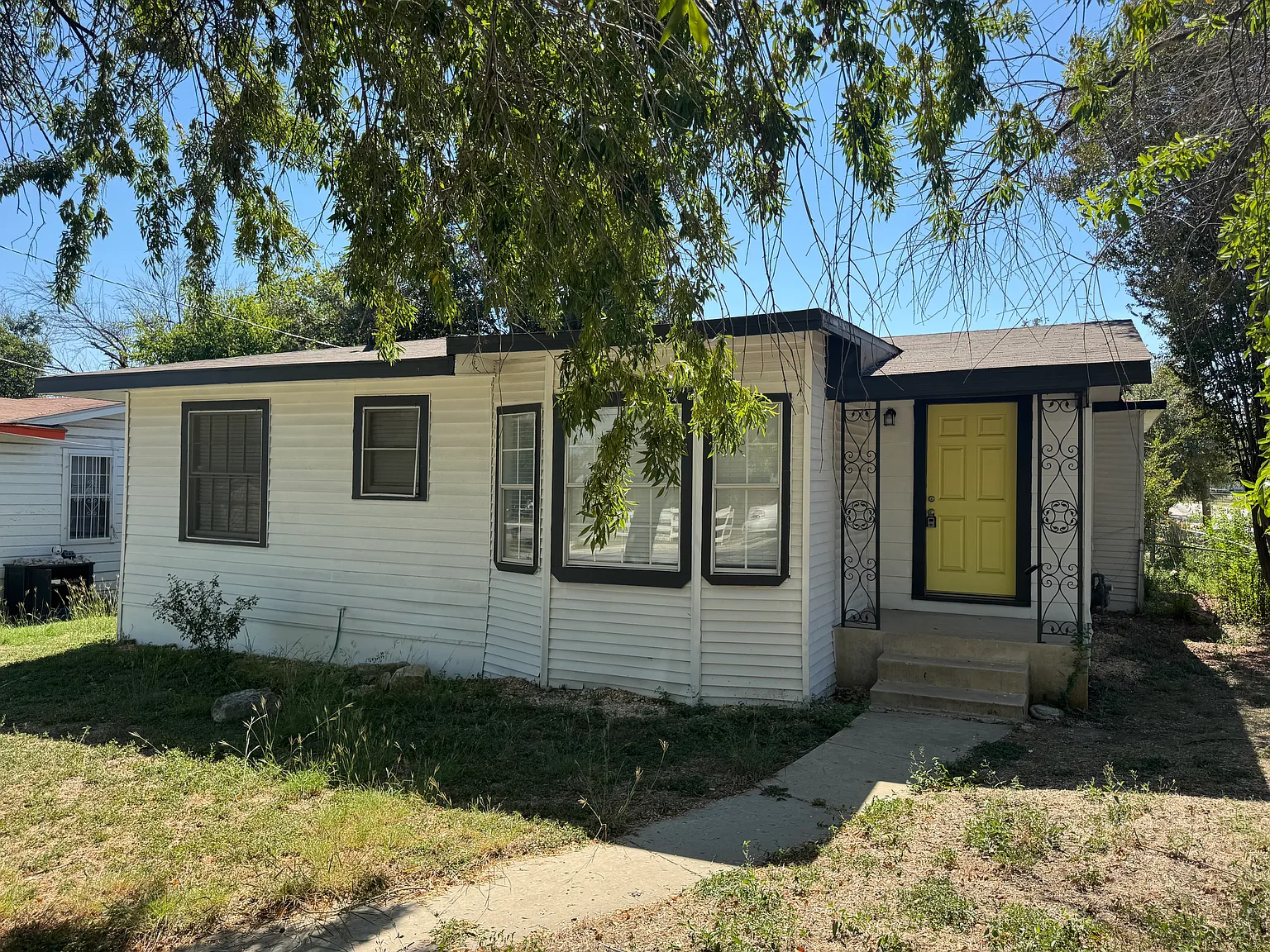4 bed, 1939 sqft, $1,900 — Photo 2