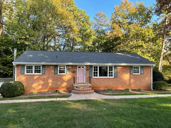 214 N 6th St, Mebane, NC 27302