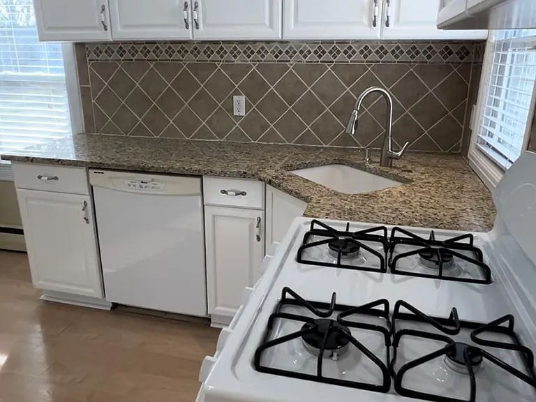 32 Lakeview Ter — Photo 2