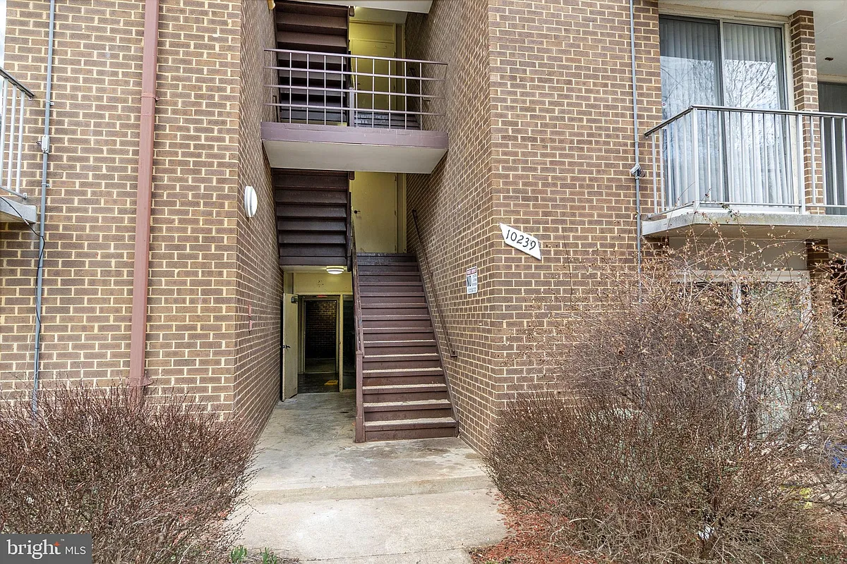 Building Photo - 10239 Prince Pl #26-102
