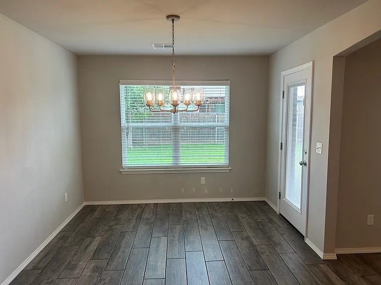 1502 E Utica Pl — Photo 7