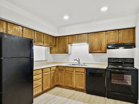 3rd image of 3166 Ridgeway Ave #3158-103