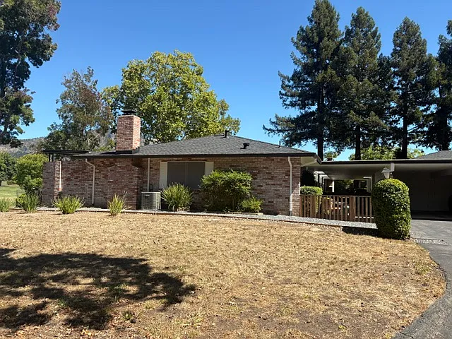 302 Valley Oaks Dr — Photo 1