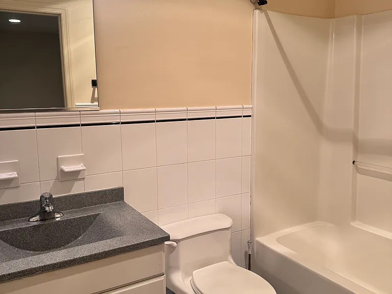 14 Seymour St #4 — Photo 5