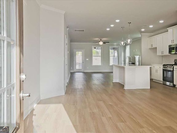 4th image of 625 Moorhen Way