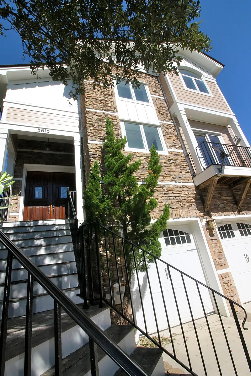 Building Photo - 3615 Bayside Ave