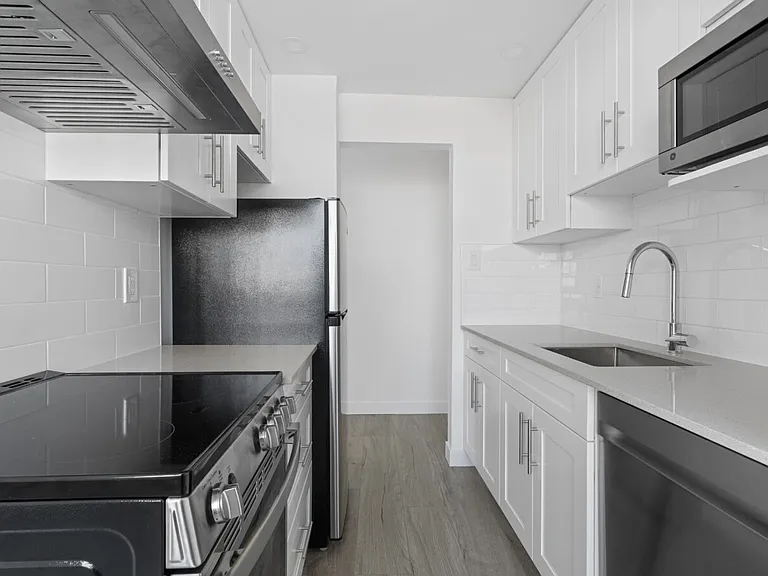 1202 Harwood St — Photo 15