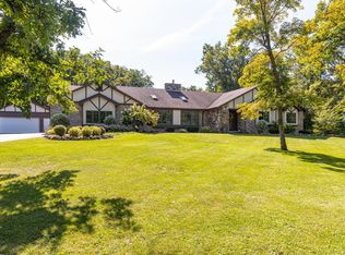 1852 Crown Dr, Oshkosh, WI 54904