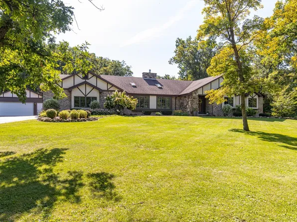 1852 Crown Dr, Oshkosh, WI 54904