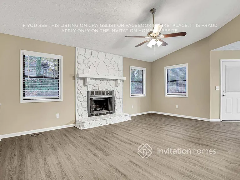 4040 Maxanne Dr NW — Photo 5