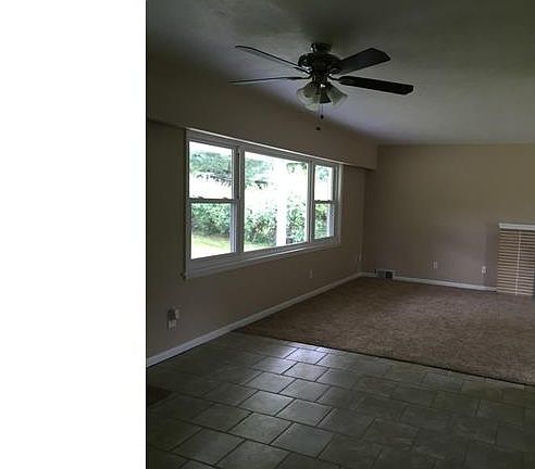 3rd image of 569 Hill Blvd