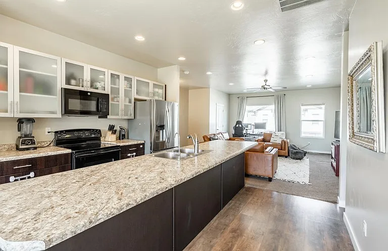 119 S 1800 W — Photo 7