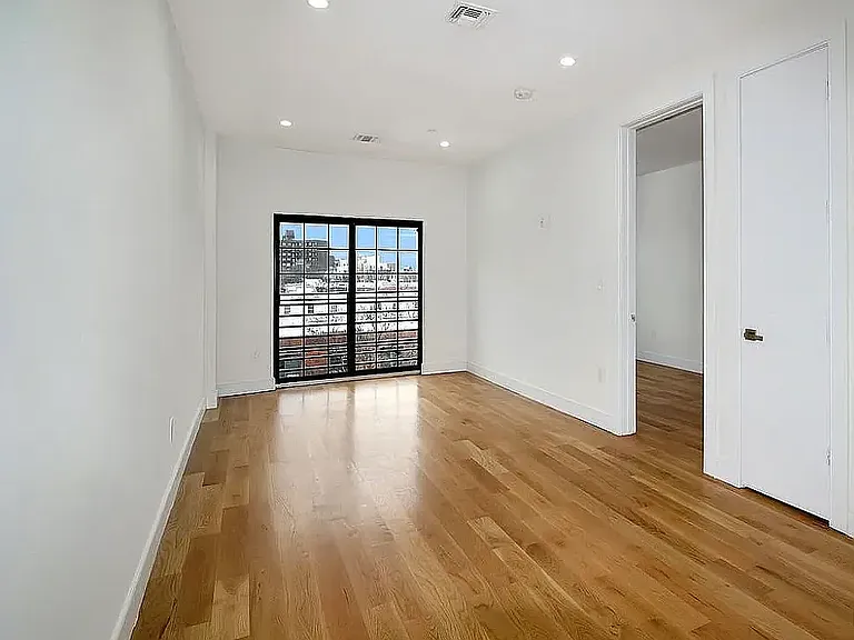 526 Kosciuszko St #4 — Photo 3