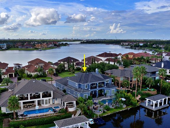5th image of 2942 N Island Dr