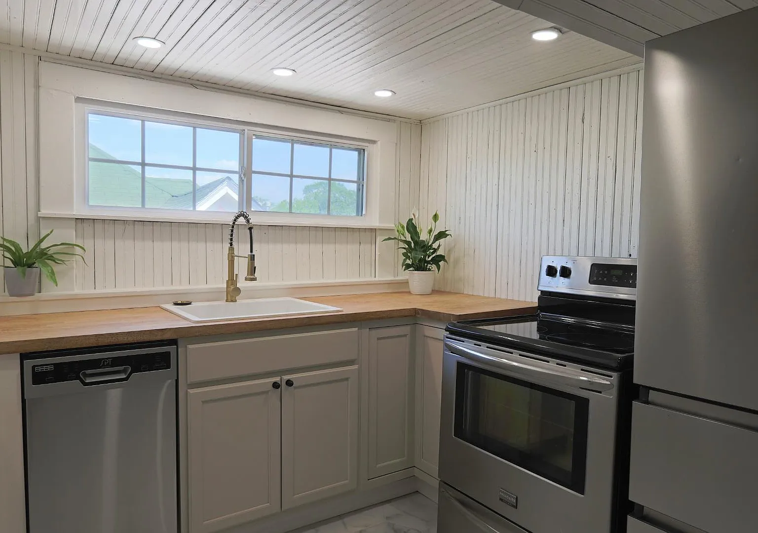 1517 Madison Avenue - 202 — Photo 2