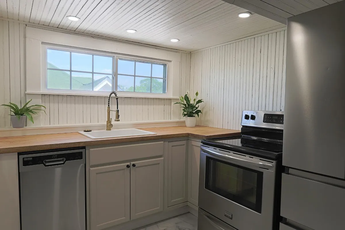 Unit Photo - 1517 Madison Ave #202