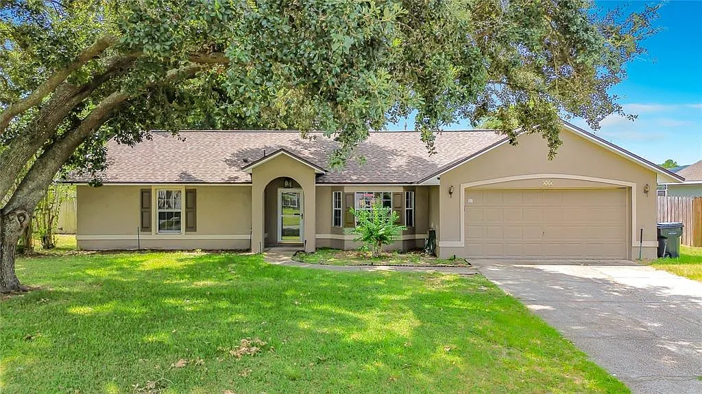 3 bed, 2.0 bath, 1413 sqft, $2,400 — Photo 1