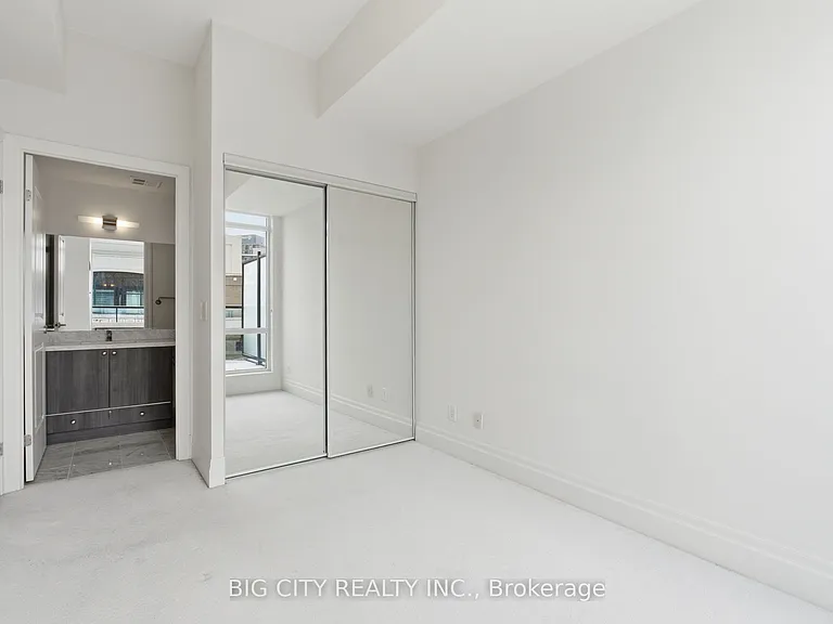 131 Upper Duke Cres #1005 — Photo 30