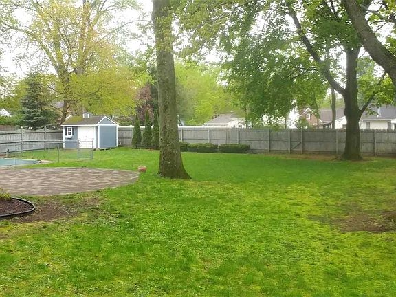 3rd image of 10 Sandalwood Ln