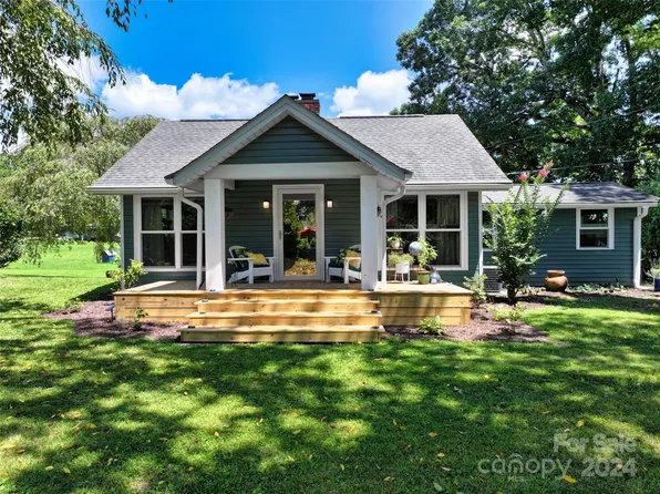 436 S Orchard Rd, Flat Rock, NC 28731