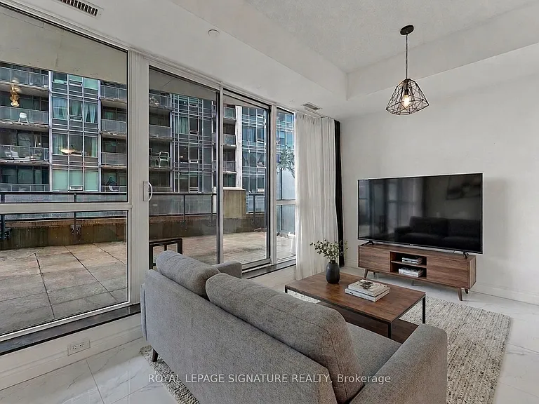 51 E Liberty St #517 — Photo 4