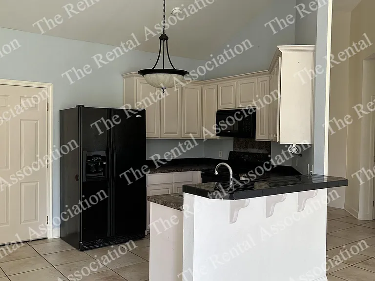 2302 Desiree St — Photo 13