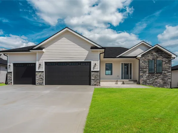 5031 152nd St, Urbandale, IA 50323