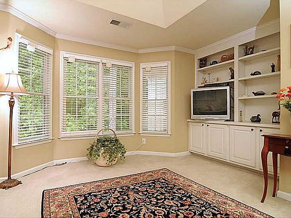 5th image of 1208 Kenway Cir SE