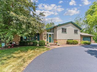 2820 E Cherry Ln, Crete, IL 60417