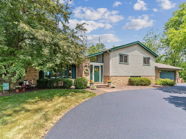 2820 E Cherry Ln, Crete, IL 60417