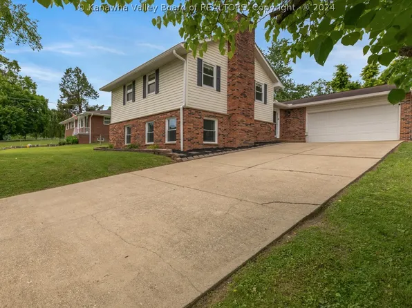 5113 Lynnwood Dr, Cross Lanes, WV 25313